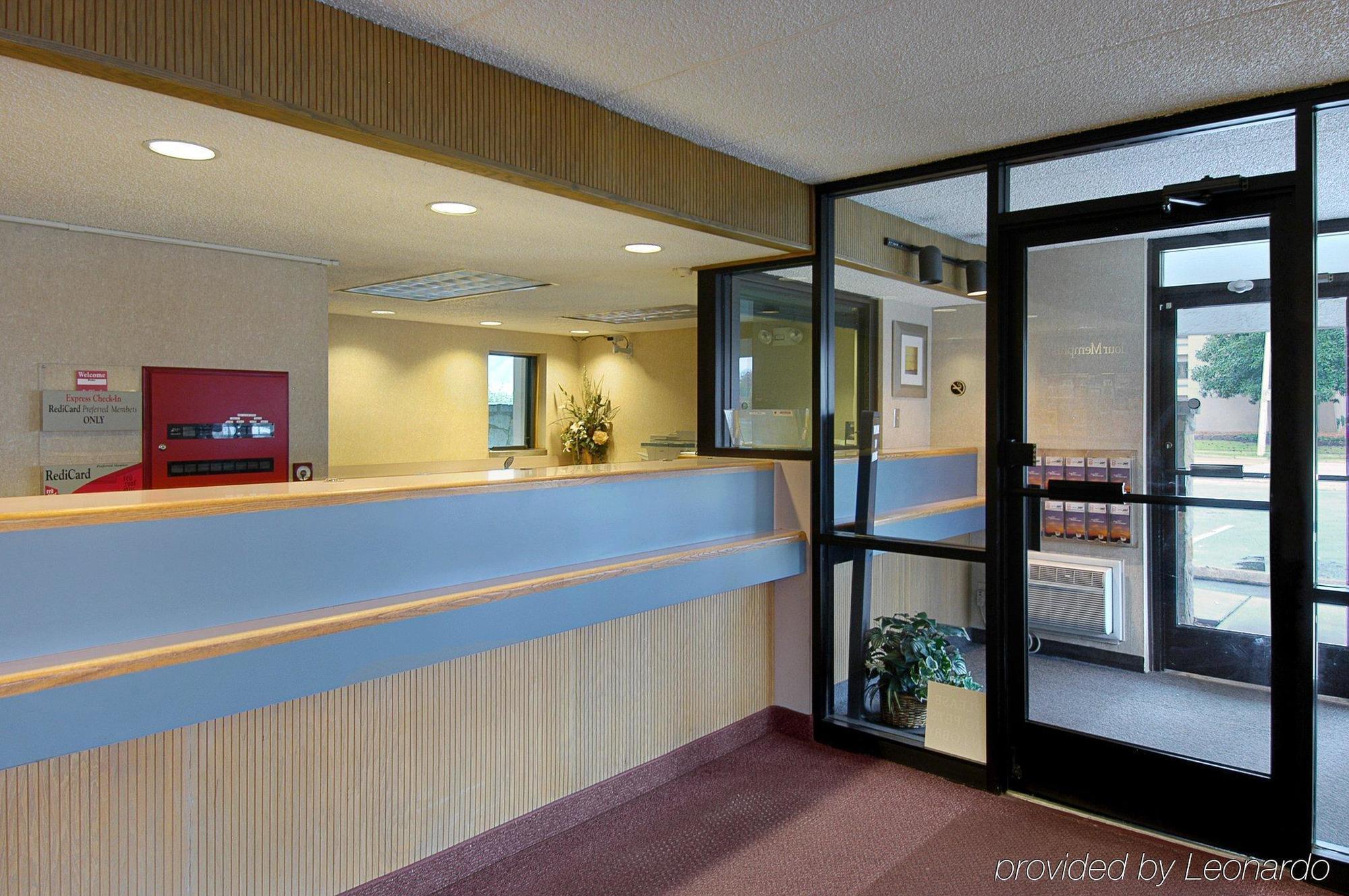 Red Roof Inn Memphis East Interior photo